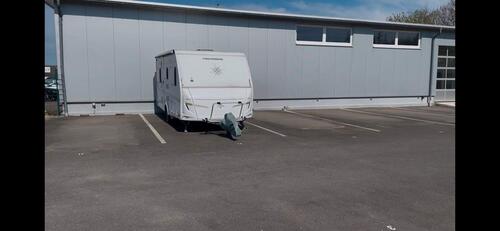 Foto - Stellplatz Wohnwagen Wohnmobil Wohnmobile Anhänger Pkw Boote