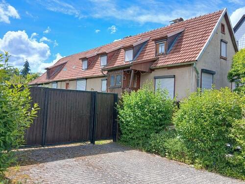 Foto - Wohnhaus mit Anbau, Garage und Garten zum Kauf