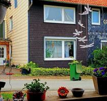 Einfamilienhaus mit großem Garten, Garagen & Ausbaupotenzial - Eschershausen