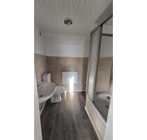 4,5-Zimmer-Wohnung mit 115 m² | Neu renoviertes Bad & Gäste-WC - Duisburg Mittelmeiderich