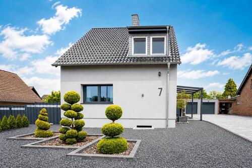 Foto - Freistehendes Einfamilienhaus 