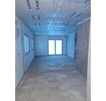 Neubau: 3 Zimmer-Wohnung mit Balkon, Garage und Stellplatz - Großrinderfeld