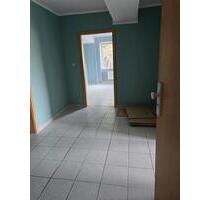 renovierte 4-Zimmer-Wohnung - 1.100,00&nbsp;EUR Kaltmiete, ca.&nbsp; 120,00&nbsp;m&sup2; in Siegen (PLZ: 57072)