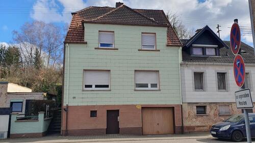 Foto - Ein- Zweifamilienhaus mit Garage und Garten von Privat zu verkauf