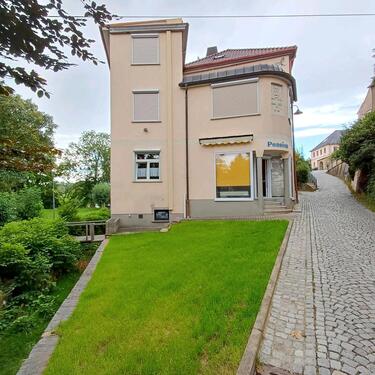 Foto - Zweifamilienhaus mit der Möglichkeit für Büro oder Gewerbe etc