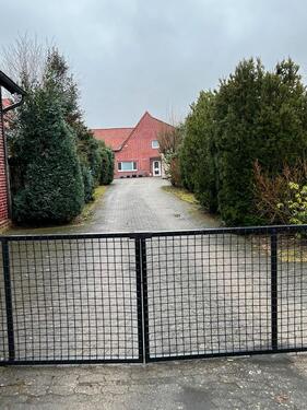 Foto - Großes Grundstück mit älterem, sanierungsbedüftigem Bauernhaus