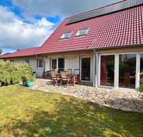 charmantes Familienhaus mit Anbau, Wintergarten, naturnah - Bad Bramstedt