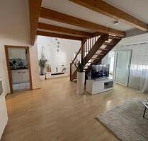 Helle 5-Zimmer Dachgeschosswohnung mit Balkon in Laichingen