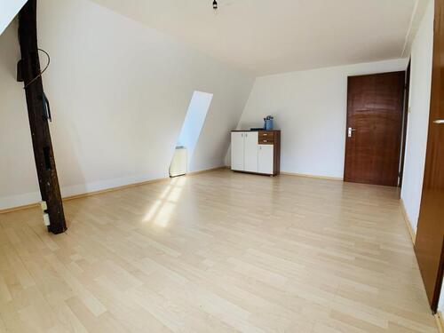 Foto - Diez gemütliche Dachgeschoss, 2 Zimmer, Küche mit Einbauküche, Bad mit Dusche