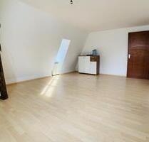 Diez gemütliche Dachgeschoss, 2 Zimmer, Küche mit Einbauküche, Bad mit Dusche