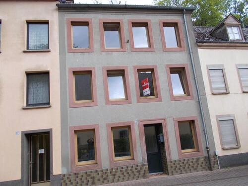 Foto - Haus in Neuerburg - 6 Zimmer, Küche ,2 x Bad, Nebengebäude