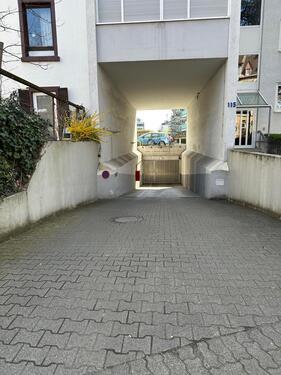 Foto - Sicherer & trockener Autostellplatz ab sofort zu vermieten!!!
