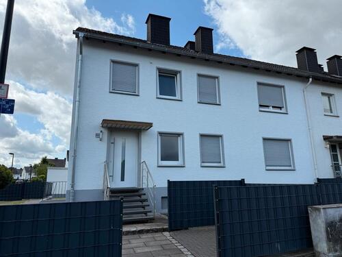 Foto - Doppelhaushälfte mit 2 Wohnungen und 4 Garagen