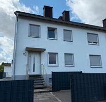 Doppelhaushälfte mit 2 Wohnungen und 4 Garagen - Werl