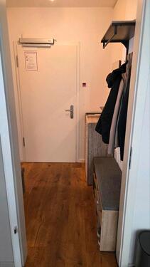 Foto - Möbiliertes Zimmer in moderner Wohnung
