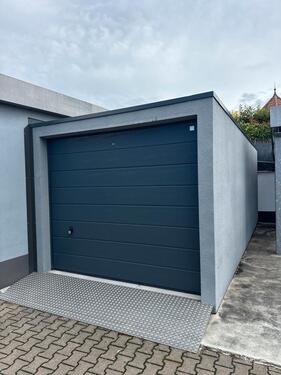 Foto - Garage 3m x 2,50m x 7m - 2.500,00 EUR Miete,