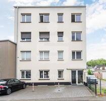 Frechen-Zentrum: Stilvolle Erdgeschosswohnung mit großzügiger Terrasse und Stellplatz.