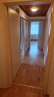 Foto - 3 Zimmer-DG-Whg 65 qm EinbaukücheKellerWaschraumStellplatz