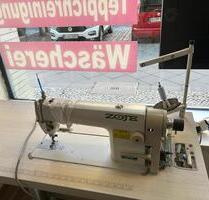 In einem Waschsalon wartet eine Nähmaschine auf ihren Mieter. - Berlin Mitte
