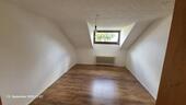 Foto - Mietwohnung, 3 Zimmer, Dachgeschoss, 3 Parteienhaus, familiär