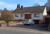 Foto - Freistehendes Einfamilienhaus auf parkähnlichem Bachgrundstück