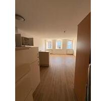 Helle 2-Raum-Wohnung (55 m²) mit Einbauküche - Schmölln