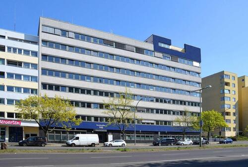 Foto - Großzügige Büroflächen mit Stellplätzen