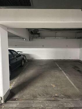 Foto - Parkplatz zu vermieten – Nähe Bahnhof!