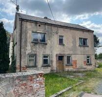 Ruhiges sanierungsbedürftiges Ein- Zweifamilienhaus in Dresden