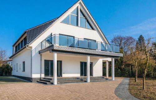 Foto - Großzügige Wohnung in einem Mehrfamilienhaus in ruhiger Lage