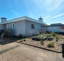 Provisionsfrei: Lichtdurchfluteter Winkelbungalow mit Traumgarten - Neukirchen-Vluyn