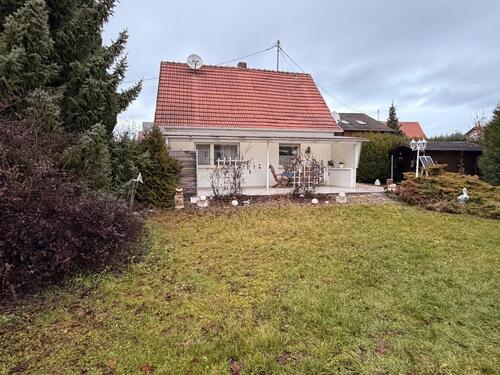 Foto - Freistehendes Einfamilienhaus mit GartenTerrasseBalkonGarage