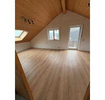 Helle 2,5-Zimmer Dachgeschosswohnung (85 m²) mit zwei Balkonen - Sinzheim