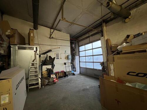 Foto - Hobbywerkstatt mit einer Hebebühne Aufbereitung Hobbyschrauber