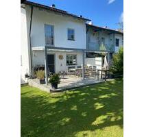 Modernes Reihenhaus mit Garten, PV & Ladesäule - Deggendorf