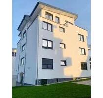 Butzbach: Stilvolle Masionette-3,5-Zimmer-Wohnung mit Balkon, Dachterrasse, Stellplatz