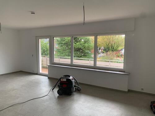 Foto - Kernsanierte 4 Zimmer Wohnung im 1. OG mit Gartenanteil