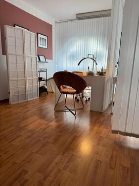 Foto - Kosmetik Salon Stuhlmiete - 400,00 EUR Kaltmiete,