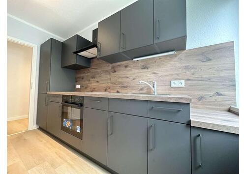 Foto - Sanierte 3-Zimmer-Wohnung mit moderner Einbauküche und PKW-Stellplatz
