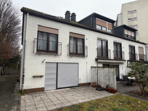 Foto - Reiheneckhaus in Frankfurt – 6 Zimmer, Garten, Garage