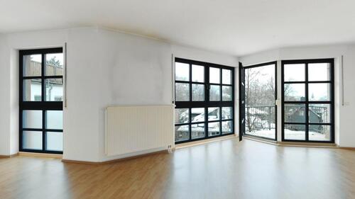 Foto - Wohnung mit 3 Zimmern - 2 Balkonen - 1 Carport