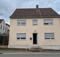 Freistehendes renovierungsbedürftiges Haus in Wilburgstetten