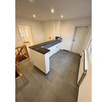 Moderne Maisonette-Wohnung mit 2 Bädern, Balkon & Stellplatz - Frankenberg (Eder)