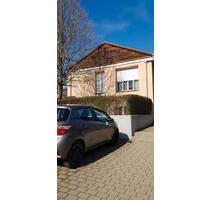 Schöne 2,5-Zimmer Wohnung mit Balkon in Niefern-Öschelbronn