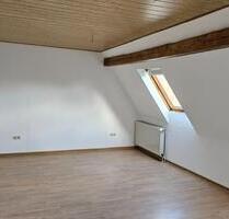 Renovierte 2,5 Zimmer Dachgeschosswohnung 50 qm, Duisburg-Homberg