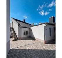 Saniertes Einfamilienhaus mit Terrasse und Hof – Zum Verkauf - Schwabach