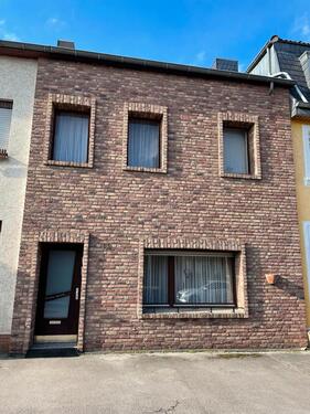 Foto - Reihenmittelhaus mit Potential und großen Grundstück