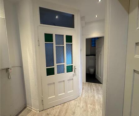 Foto - Altbaucharme: Geräumige, möblierte 2 Zimmer-Wohnung mit Küche