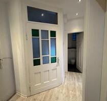 Altbaucharme: Geräumige, möblierte 2 Zimmer-Wohnung mit Küche - Stuttgart Bad Cannstatt