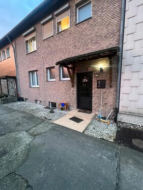 Foto - Gepflegtes Zweifamilienhaus in Duisburg-Beeck: Modernisiert